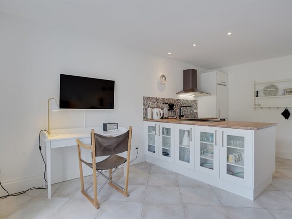 Fridge, oven, dishwasher, highchair