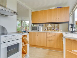 Køleskab, mikrobølgeovn, ovn, opvaskemaskine