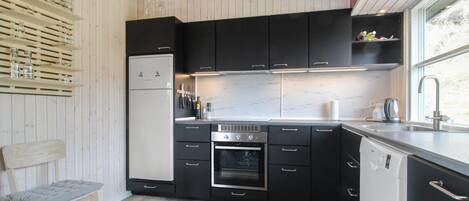 Fridge, microwave, dishwasher, cookware/dishes/utensils
