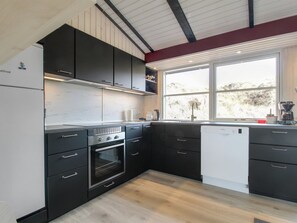 Jääkaappi, mikroaaltouuni, astianpesukone