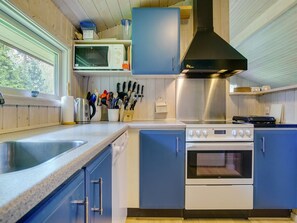 Fridge, microwave, dishwasher, cookware/dishes/utensils