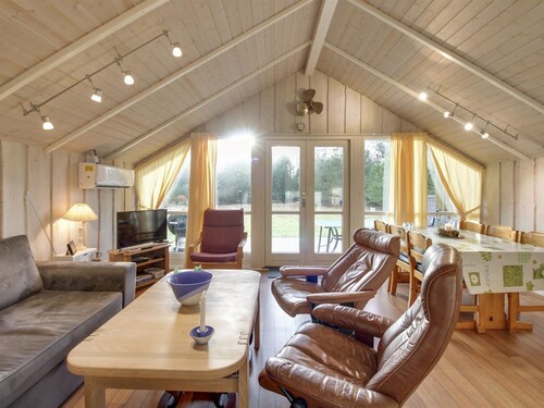 "Eline" - 1.5km from the sea by Interhome