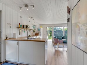 Kylskåp, mikrovågsugn, ugn och diskmaskin