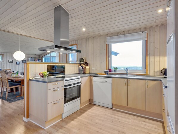 Fridge, microwave, dishwasher, cookware/dishes/utensils