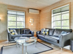 Fernseher, Kamin, DVD-Player