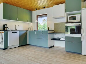 Fridge, microwave, dishwasher, cookware/dishes/utensils