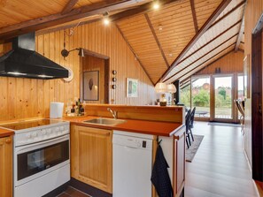 Fridge, oven, dishwasher, cookware/dishes/utensils