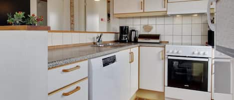 Kühlschrank, Mikrowelle, Ofen, Geschirrspüler