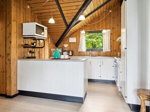 Réfrigérateur, four à micro-ondes, un four, lave-vaisselle