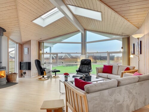 "Ewa" - 75m from the sea by Interhome