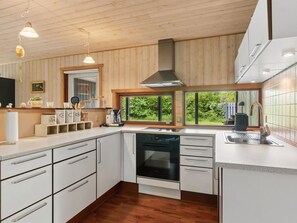 Kühlschrank, Ofen, Geschirrspüler, Hochstuhl