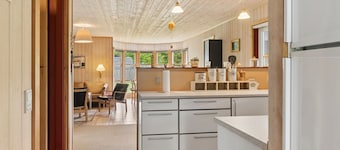 "Linda" - 600m from the sea by Interhome