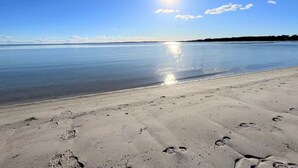 A beach with footprints in the sand and a clear sky. - "Toska" - 100m to the fjord by Interhome (Rørvig)