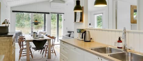 Kjøleskap, mikrobølgeovn, ovn og oppvaskmaskin