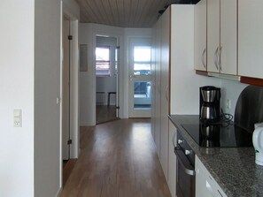 Kylskåp, mikrovågsugn, ugn och diskmaskin