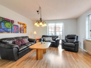 Fernseher, Kamin, DVD-Player