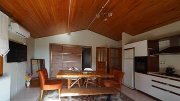 Familien-Loft | 1 Schlafzimmer, Schreibtisch, kostenloses WLAN, Bettwäsche