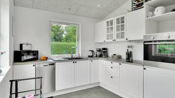 Réfrigérateur, micro-ondes, four, lave-vaisselle