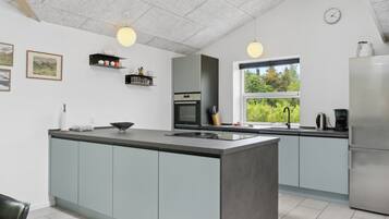 Réfrigérateur, micro-ondes, four, lave-vaisselle