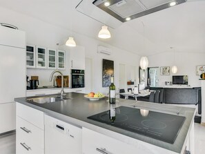 Fridge, microwave, dishwasher, cookware/dishes/utensils