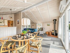 تناول الطعام