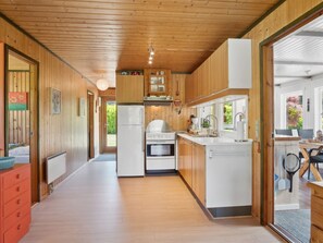 Kjøleskap, mikrobølgeovn, ovn og oppvaskmaskin