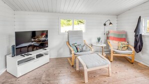 A cozy room with a TV, two chairs, a small table, and a bench. - "Heinke" - 2km from the sea by Interhome (Fanø)