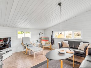 TV, fireplace, DVD player - "Heinke" - 2km from the sea by Interhome (Fanø)