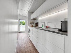 Fridge, microwave, oven, cookware/dishes/utensils - "Heinke" - 2km from the sea by Interhome (Fanø)