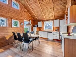 Fridge, microwave, dishwasher, cookware/dishes/utensils