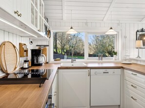 Fridge, microwave, dishwasher, cookware/dishes/utensils - "Juke" - 425m from the sea by Interhome (Nykøbing Sj)