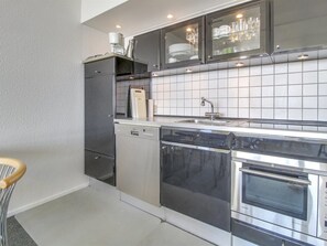 Réfrigérateur, micro-ondes, four, lave-vaisselle