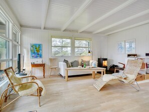 TV, fireplace, DVD player
