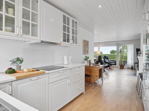 Refrigerador, microondas, horno y lavavajillas