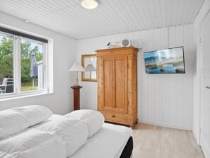 4 bedrooms, WiFi - "Janna" - 75m from the sea by Interhome (Gørlev)