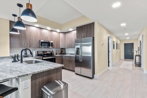 Private kitchen - Island Way (Clearwater)