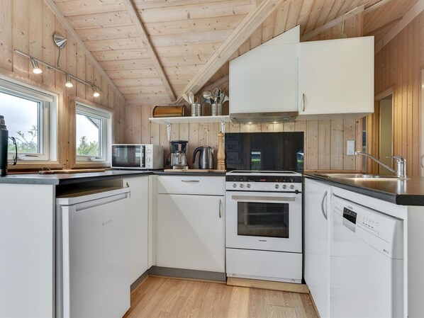 Køleskab, mikrobølgeovn, ovn, opvaskemaskine