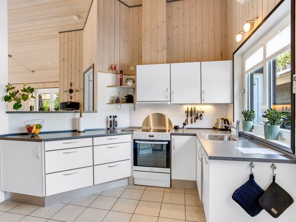 Køleskab, mikrobølgeovn, ovn, opvaskemaskine