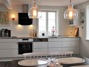 Fridge, microwave, dishwasher, cookware/dishes/utensils