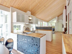 冰箱、微波炉、洗碗机、厨具/餐具