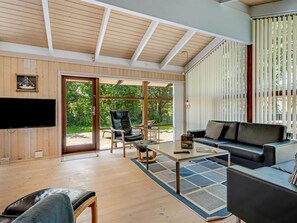 TV, fireplace, DVD player - "Paulette" - 450m from the sea by Interhome (Løkken)