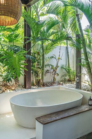 Grand Villa | Bathroom | Separate tub and shower, hair dryer, towels - Villa Elma - 2BR pool villa in Umalas (Kerobokan)
