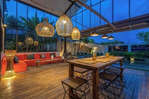 Grand Villa | Dining room