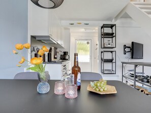 Fridge, microwave, dishwasher, cookware/dishes/utensils