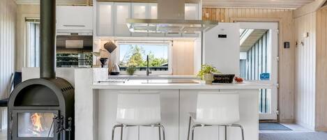 Refrigerador, microondas, horno y lavavajillas