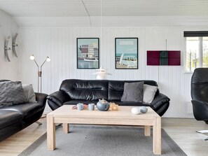 TV, fireplace, DVD player - "Voitto" - 150m from the sea by Interhome (Allinge)