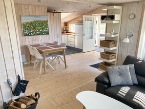 TV, fireplace, DVD player