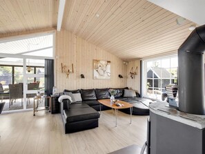 TV, fireplace, DVD player - "Erna" - 400m from the sea by Interhome (Sæby)