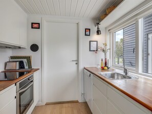 Fridge, dishwasher, cookware/dishes/utensils