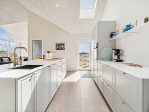 Fridge, microwave, dishwasher, cookware/dishes/utensils